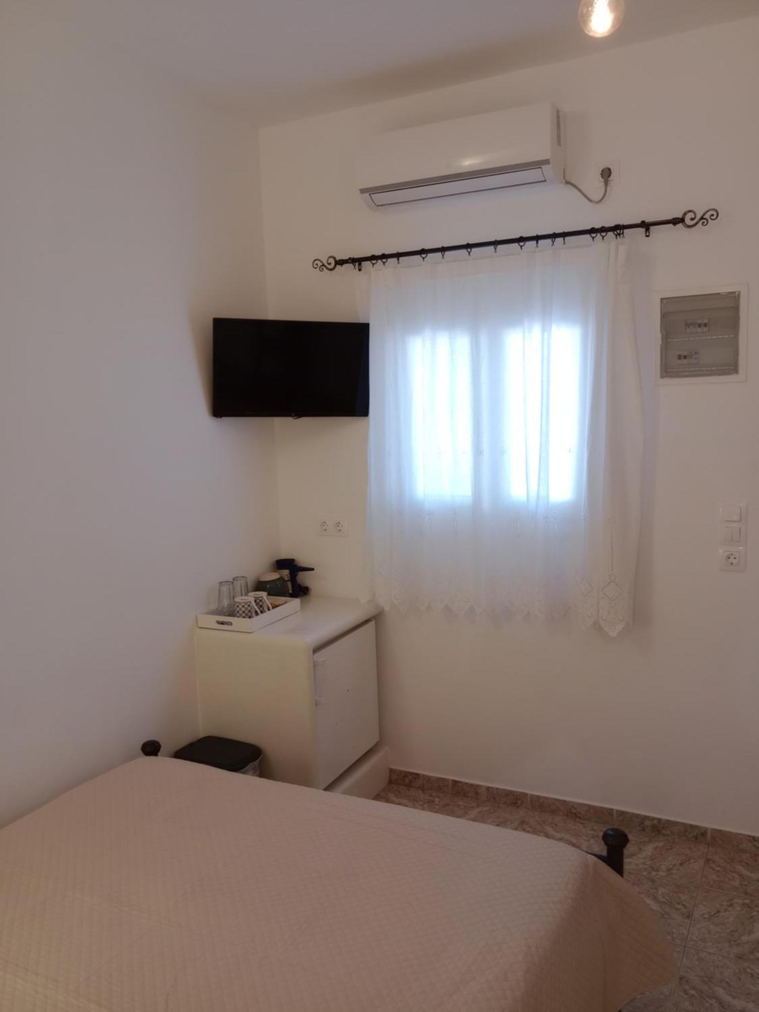 Meltemi Rooms And Studios Анафі Екстер'єр фото