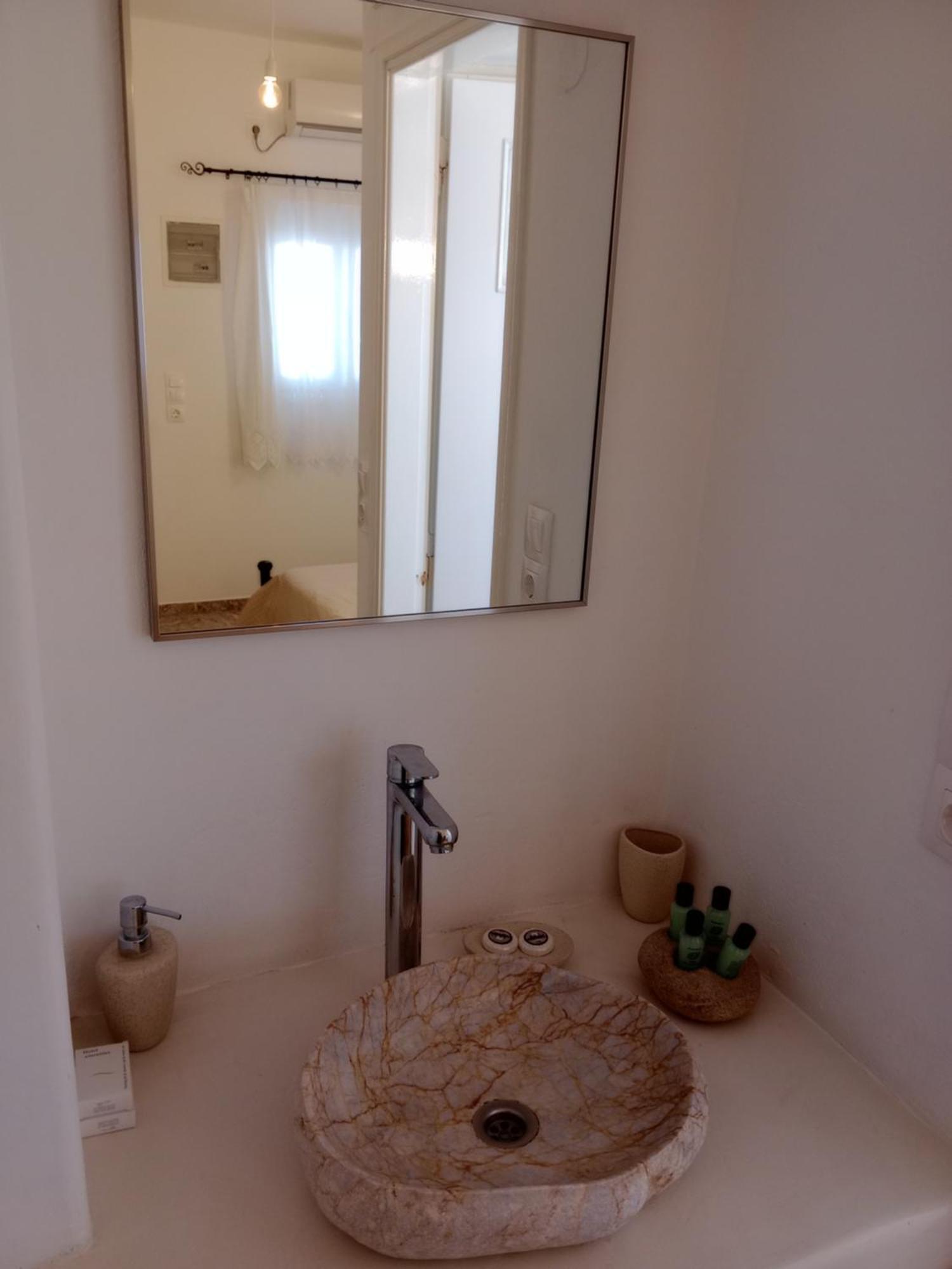 Meltemi Rooms And Studios Анафі Екстер'єр фото