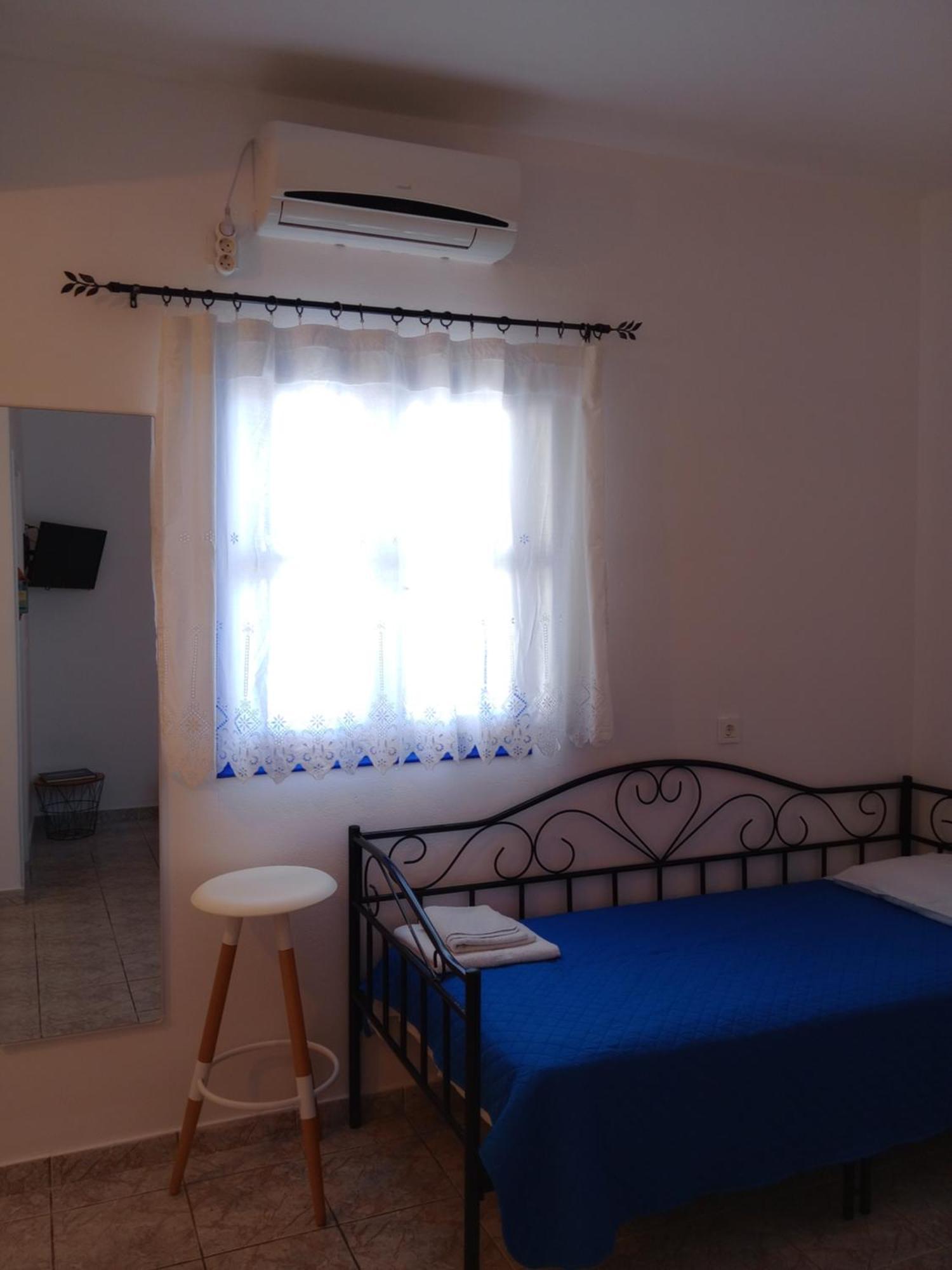 Meltemi Rooms And Studios Анафі Екстер'єр фото