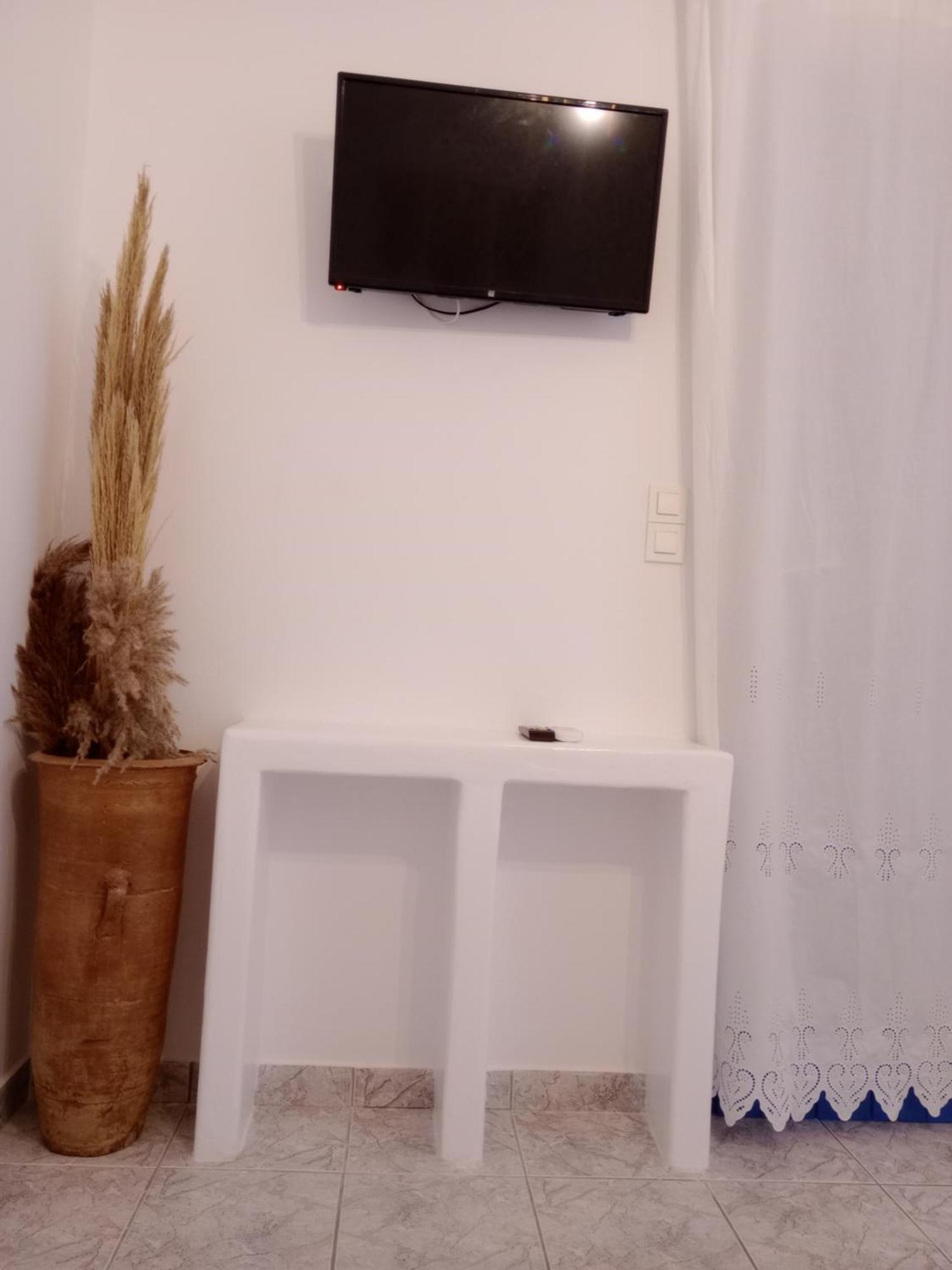 Meltemi Rooms And Studios Анафі Екстер'єр фото