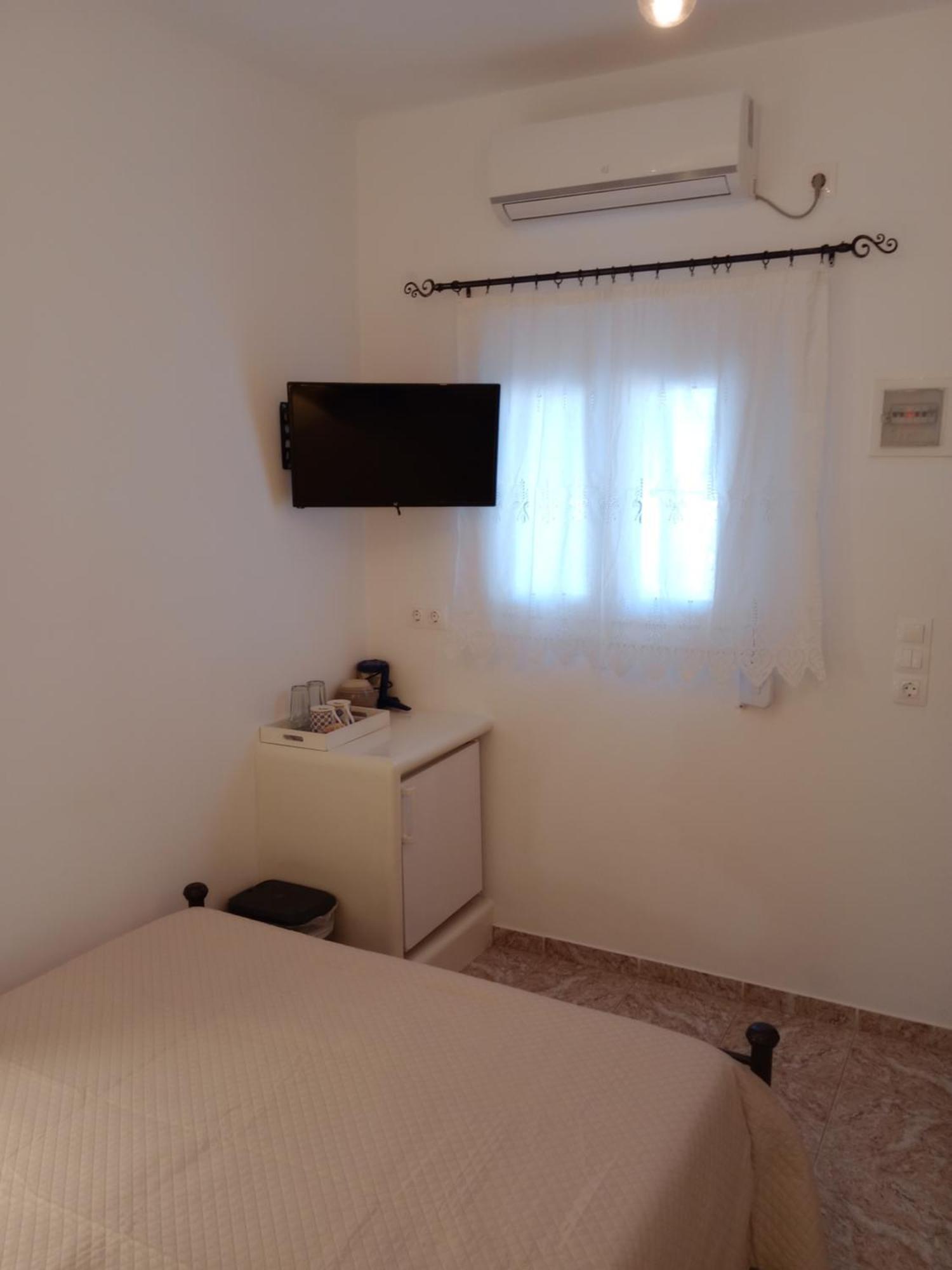 Meltemi Rooms And Studios Анафі Екстер'єр фото