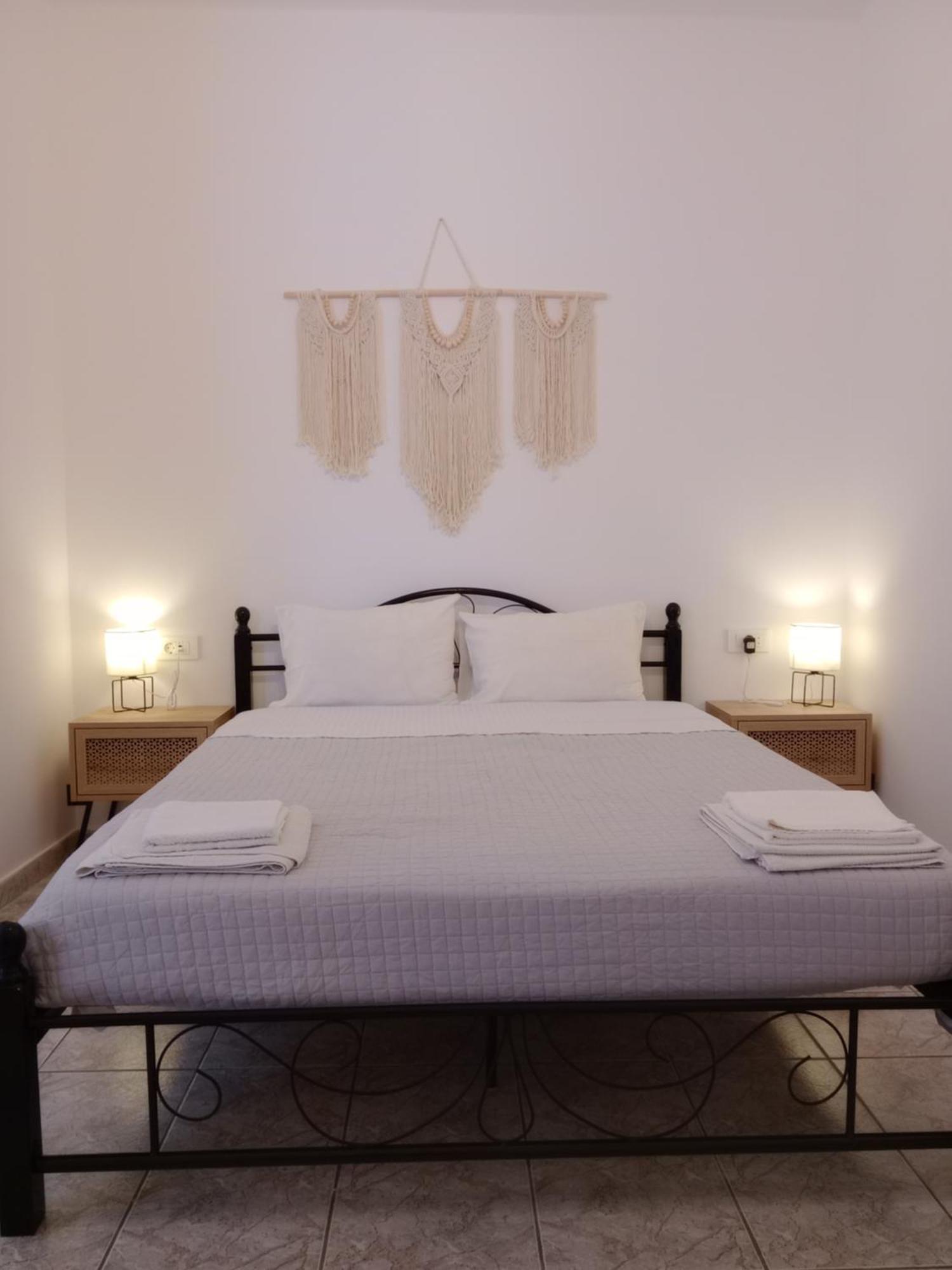 Meltemi Rooms And Studios Анафі Екстер'єр фото