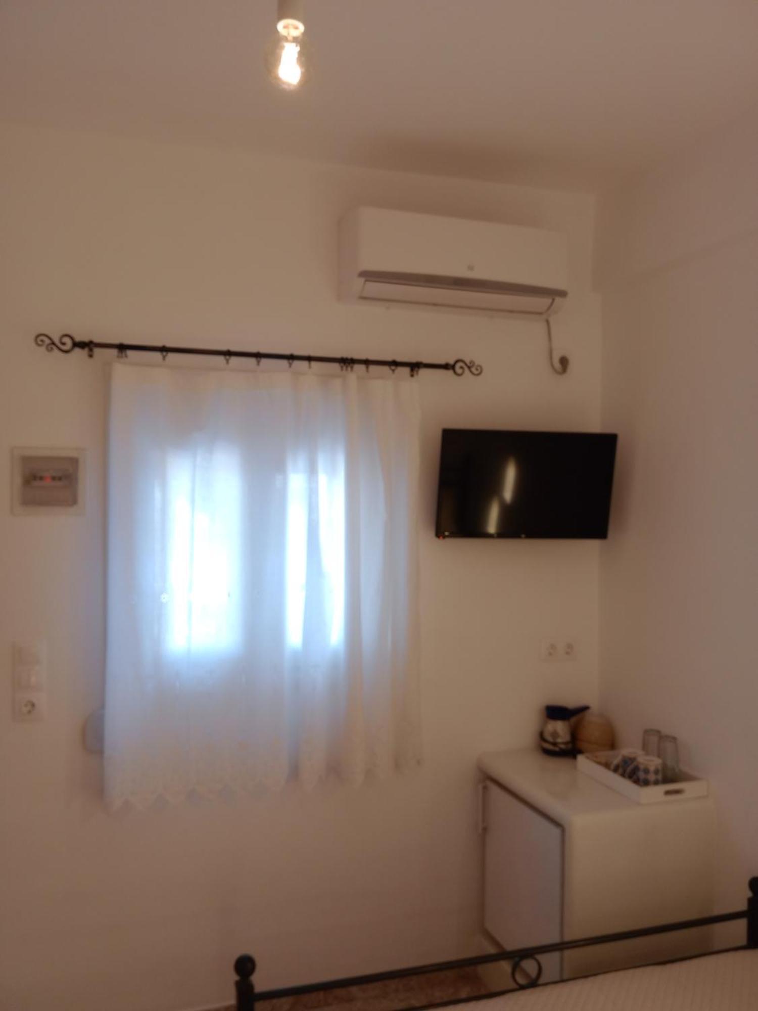 Meltemi Rooms And Studios Анафі Екстер'єр фото