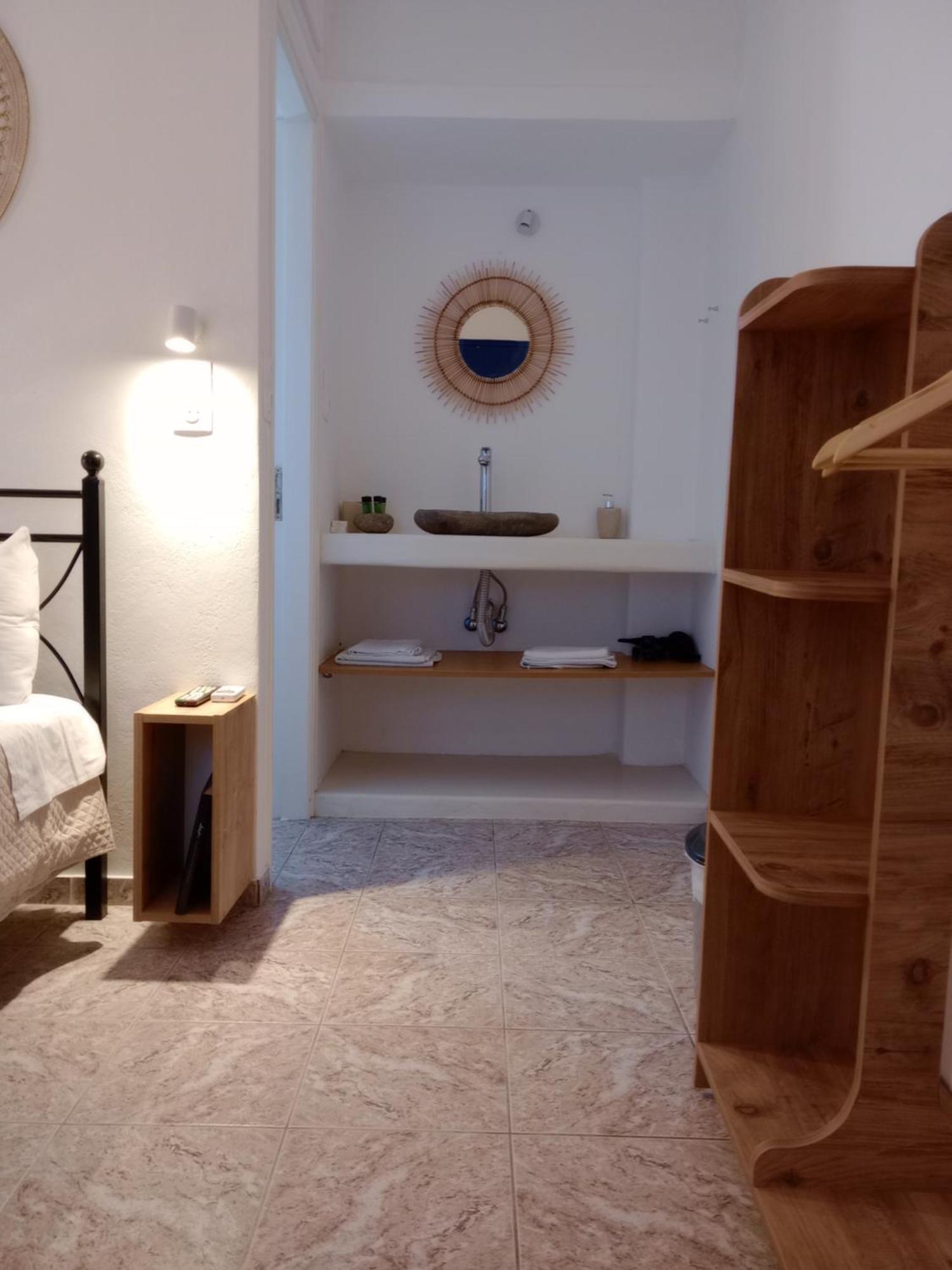 Meltemi Rooms And Studios Анафі Екстер'єр фото