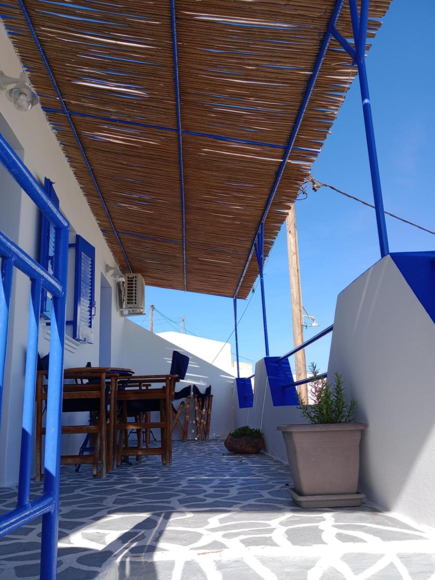 Meltemi Rooms And Studios Анафі Екстер'єр фото
